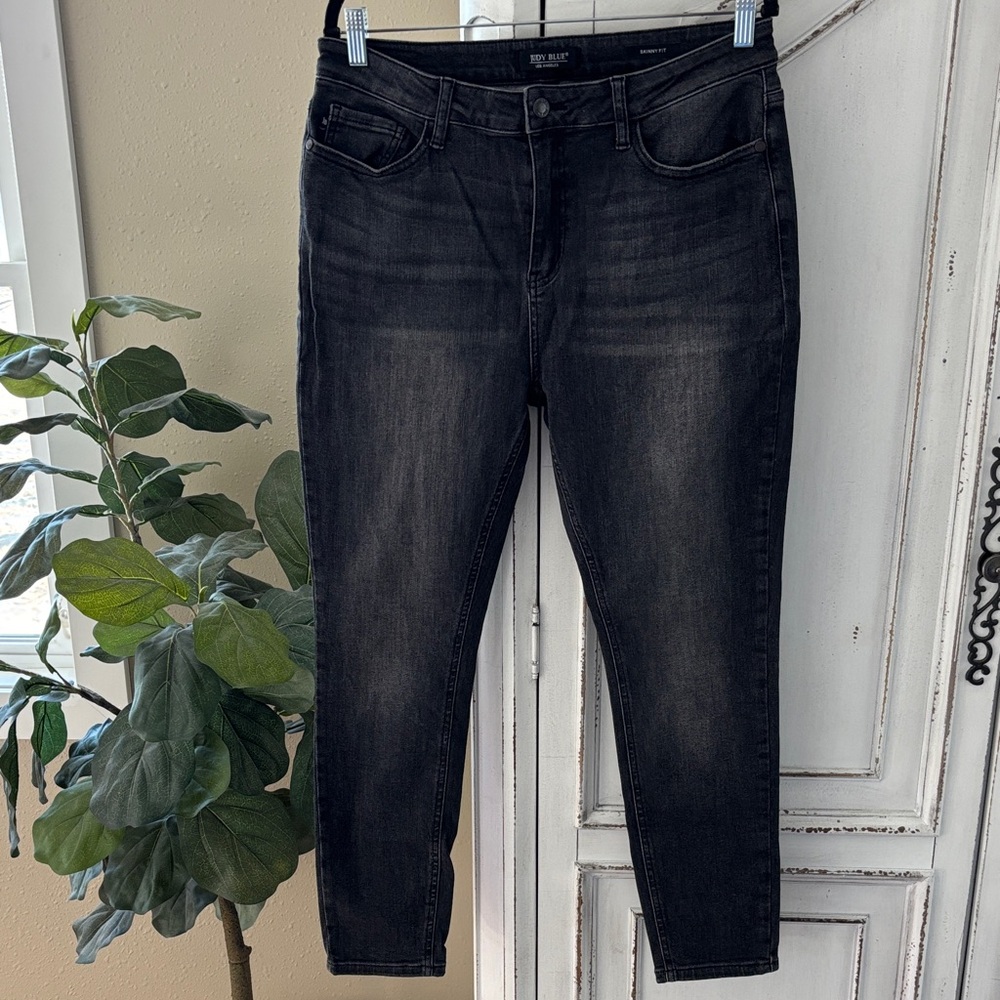 Judy Blue Skinny Fit Faded Black / Gray Denim Jeans, women’s Size 15/32 JB8858